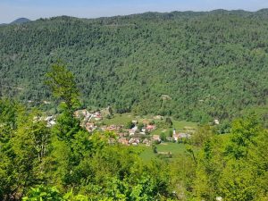 Po stari poti na razglednik nad dolino Idrijce