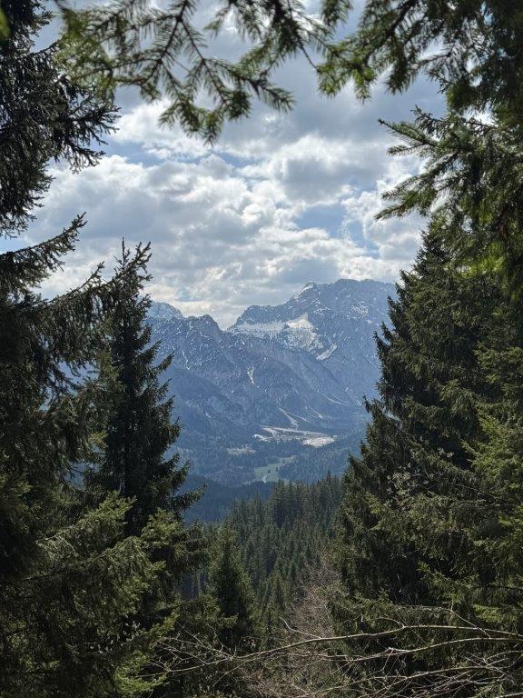 Planinskia pohod 1.-9. r. OŠ Poljane in PŠ Javorje na Tromejo