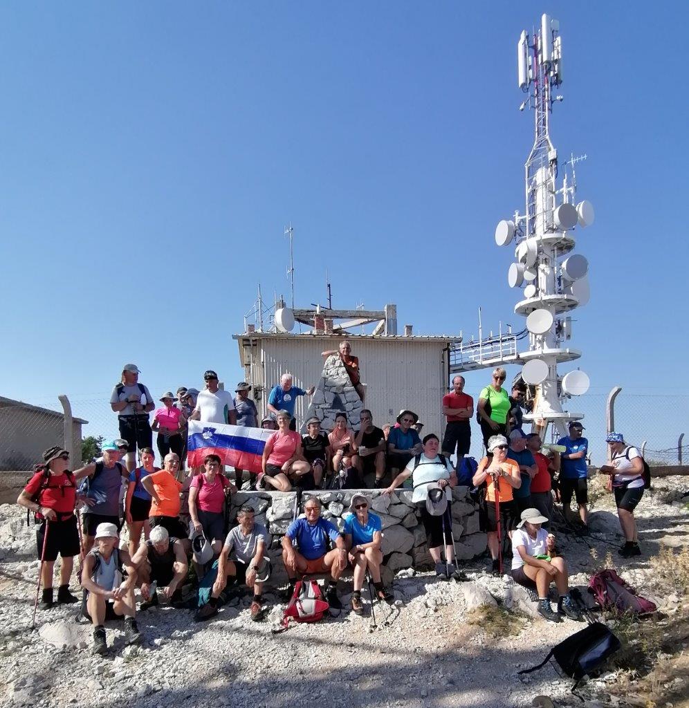 118 Dosežen vrh: Straža (410 m) Foto: Silvo Pivk